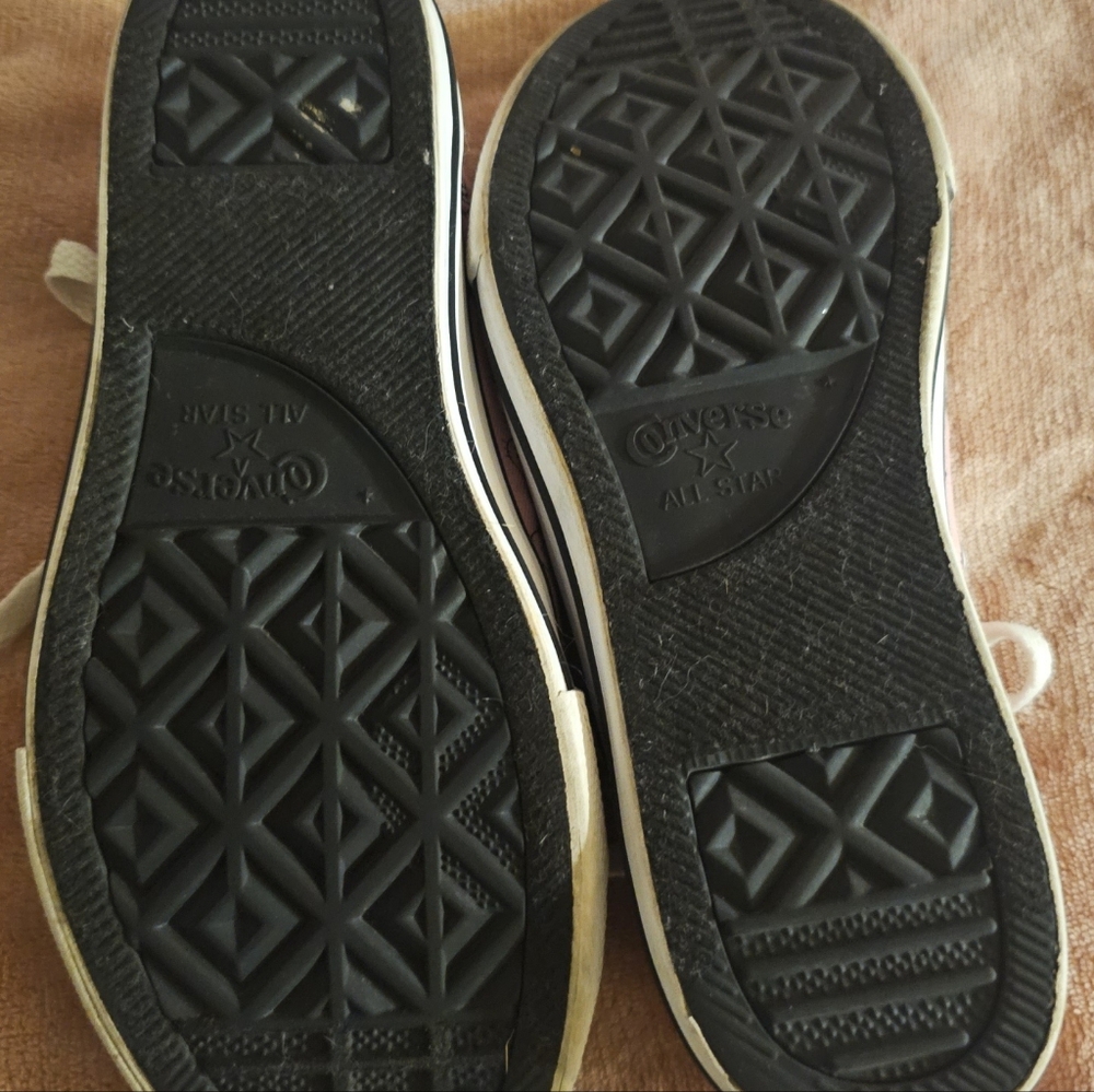 Hello Kitty Converse Size 4 - Picture 6 of 6